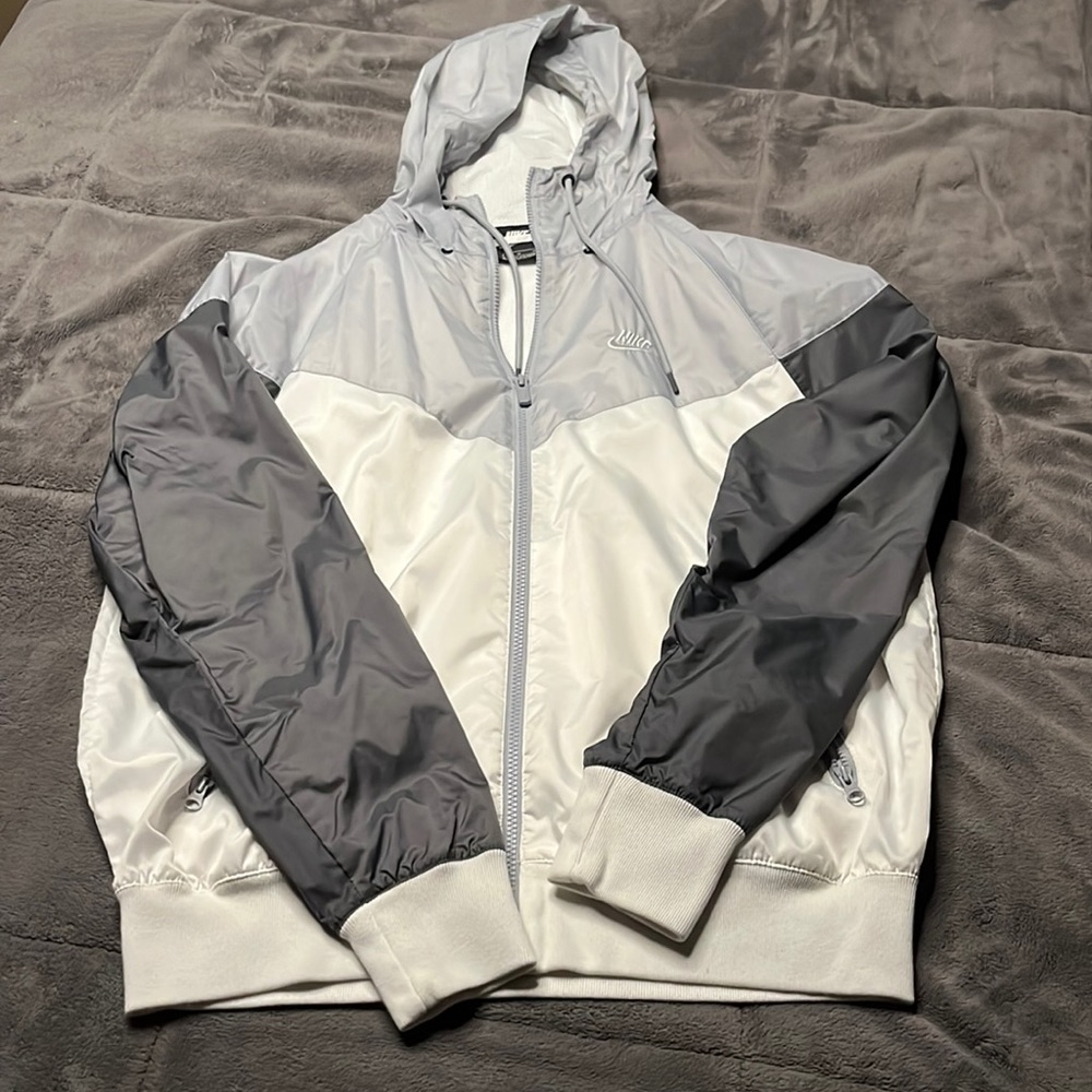 Nike Windbreaker Grey, Light Grey, and White Size Medium